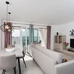Views By Interhome מנילבה